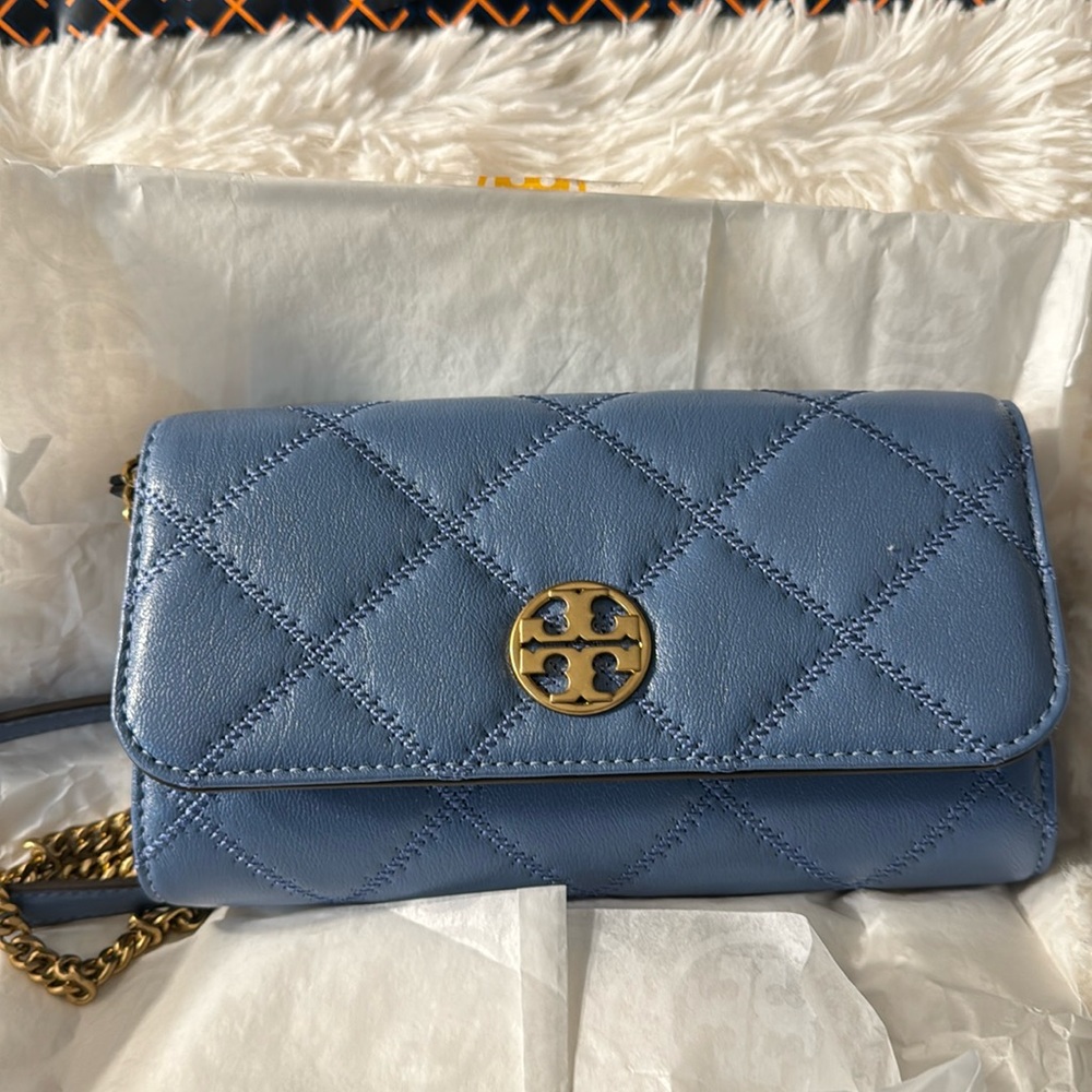 Used once & Authentic Tory Burch Willa Chain Wallet